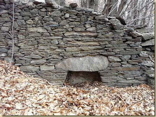 ruderi sulla montagna di Albo... 