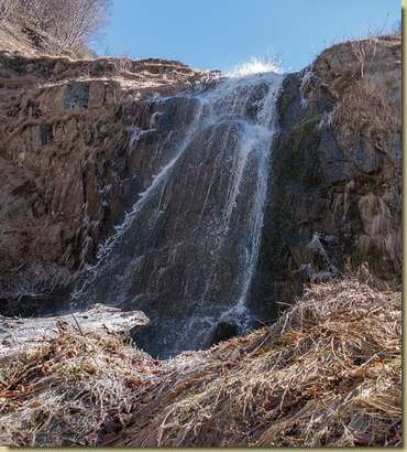 cascata del rio che scende da Magente...
