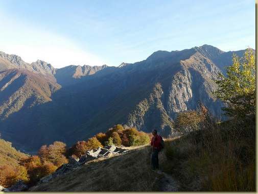 scendendo verso l'Alpe del Braco...