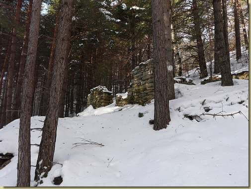 i ruderi dell'Alpe a quota 1101 m.