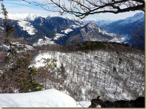 Costa di Fracchia, a sinistra la quota 1411 m. 