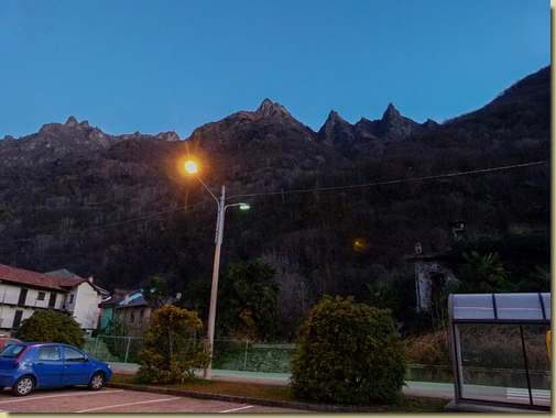 partenza da Albo, al centro la Cima Corte Lorenzo...