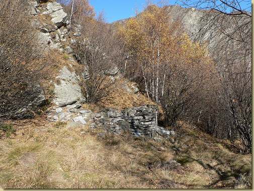 ruderi presso l'Alpe Corone