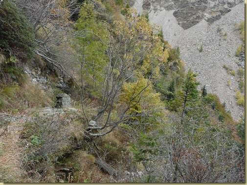 sul sentiero verso il fondovalle...