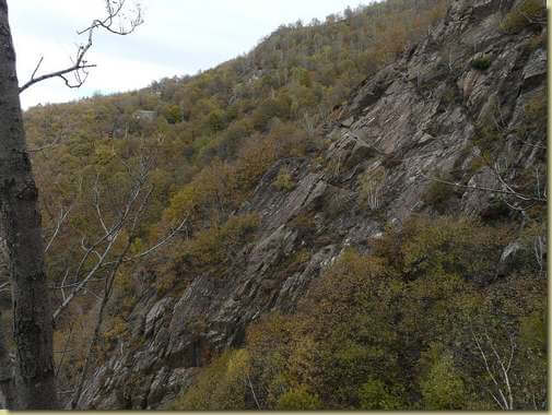 il tratto roccioso con i cavi metallici  