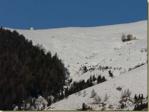 il rifugio del Piancavallone e la Cappella [teleobiettivo]