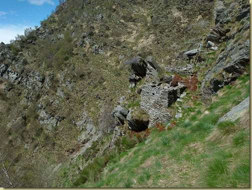 le prime baite di Vallard a 1570 m. Ca d'Quirich...
