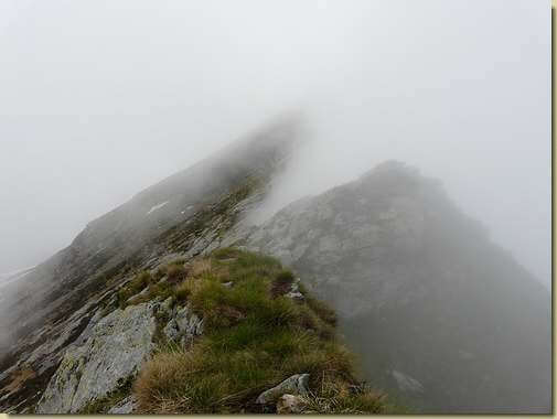 la Cima di Cortechiuso nella nebbia... 