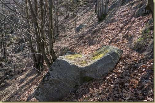 la caratteristica roccia sul sentiero per Fango inferiore...