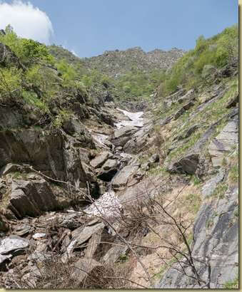 canale laterale che sale verso la cresta del Pizz Lacina...
