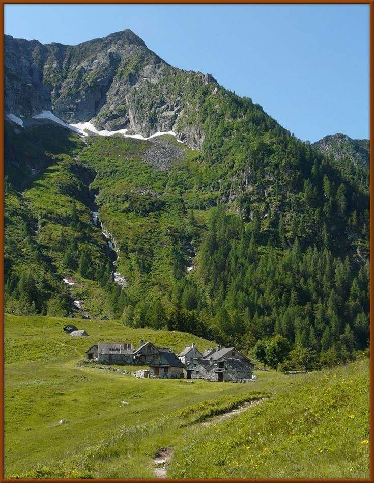 l'Alpe Campra e la cresta nord del Pizzo Nona...