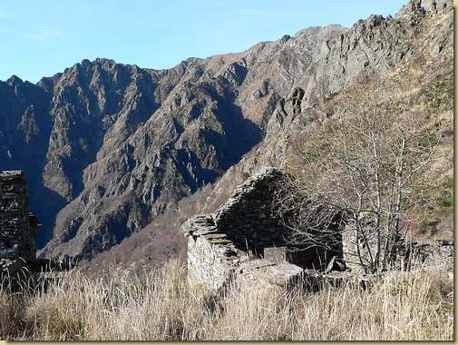 vista sulla Bocchetta di Campo dall'Alpe Busarasca