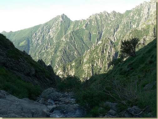 vista sulla Cima Sasso - dal canale che scende dalla Marsicce