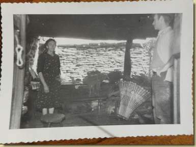 l'ultima abitante di Biogno-Capraga, Clotilde (Tilde, sorella di Silvia) nel 1964 col pittore collorese Aldo Primatesta...