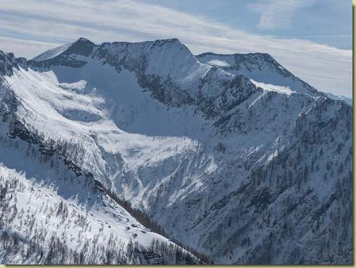 la Valle del Rio di Menta, (in basso, l'Alpe Rina)...