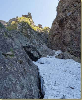 neve residua nel canalone...