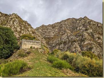 La Colla, a destra il versante dell'Alpe Saler...