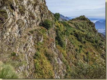 la cengia e il panoramico "promontorio" della Colla...