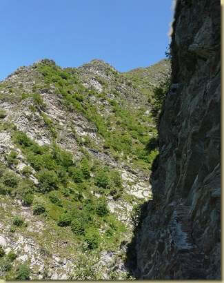 il versante sud-ovest della Rossola...
