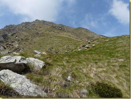 sui prati sommitali verso la Cima Saler...