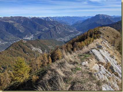 in basso a sinistra, il Piodone e la Costa di Fracchia...
