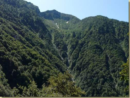 in alto la Rossola e il bacino dell'Alpe Ogliana 
