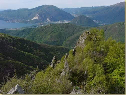 il panorama salendo lungo il filo di Nolezzo...  