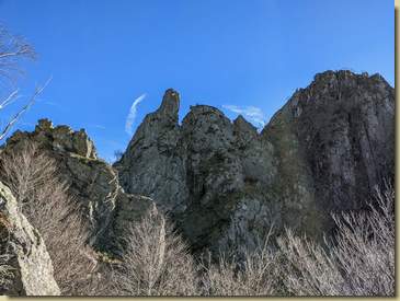 mentre il versante della quota 1505 m. è sempre in ombra...