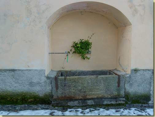 fontana nel muro...