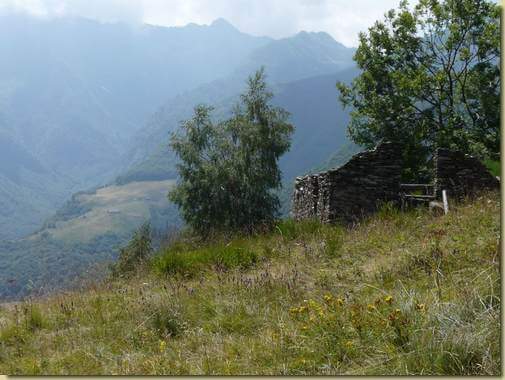 all'Alpe Orsera, a sinistra i prati di Chiarone 