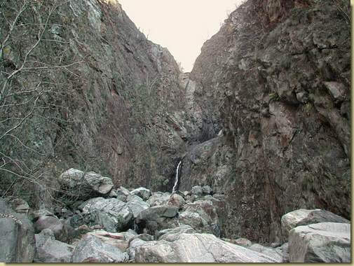 cascatella nel canale principale del Vallone dei Mulini (oltre questo punto il canale non e' piu' percorribile)