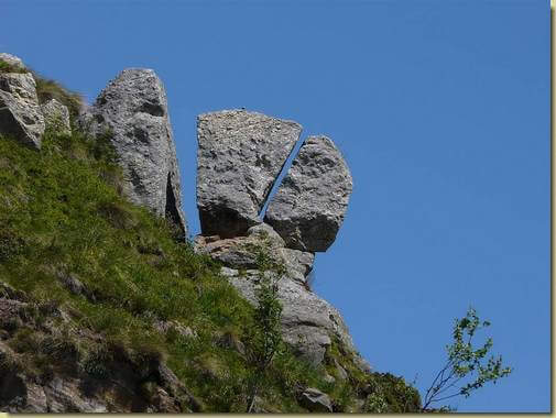 fessura nella roccia sulla Coscta dä Làrisc...