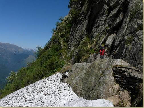 la scalinata che sale al Pian Vadà dall'Alpe Fornà