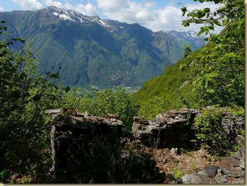 i ruderi a quota 1150 m. sopra il Mot Gianin