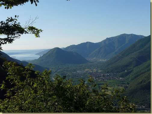 vista verso il Montorfano e il Mottarone