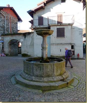 la fontana tondeggiante di Cambiasca...
