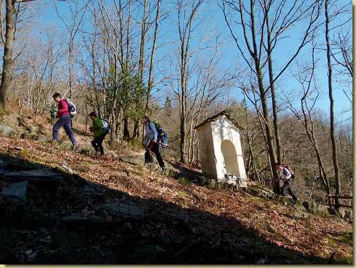 accanto alle Cappelle della Via Crucis...