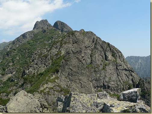 la cresta ovest del Pedum dalla quota 1804 m. (in primo piano, la quota 1869 m.)